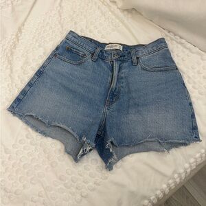 Abercrombie & Fitch Love Curve The 90s Relaxed CutOff Shorts High Rise 27/4